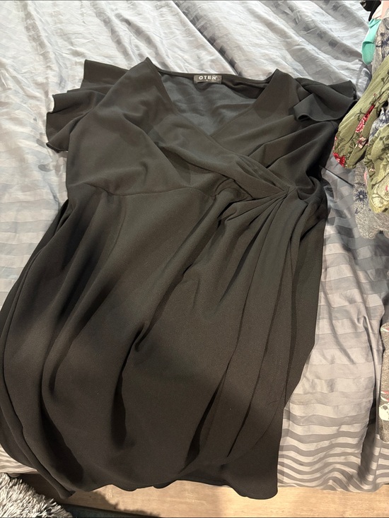 Oten Dresses & Skirts - OTEN Black Midi Wrap Dress with Flattering Draping